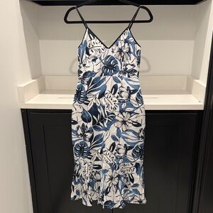 Banana Republic Navy and White Floral Midi Dress. Size 0